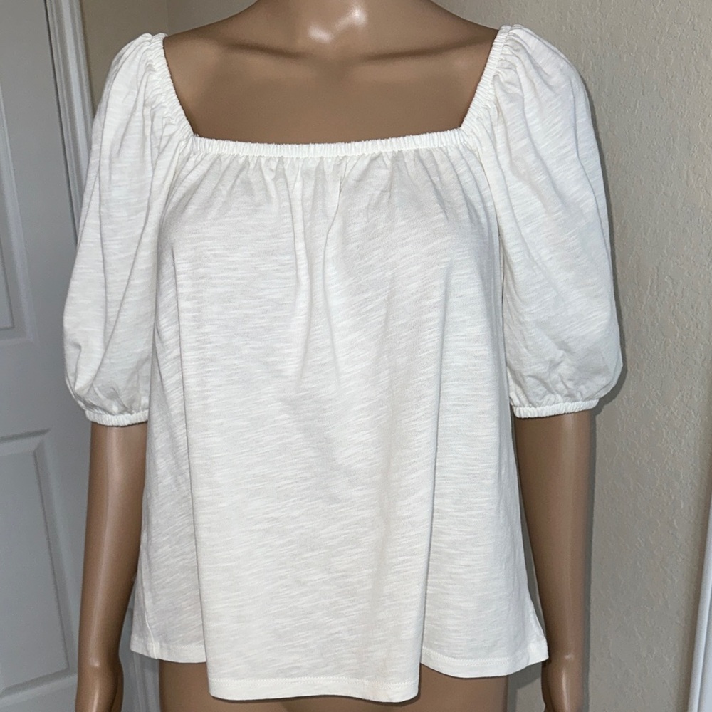 Old Navy Cream Puff Sleeve Blouse made of 100% Cotton Fabric .